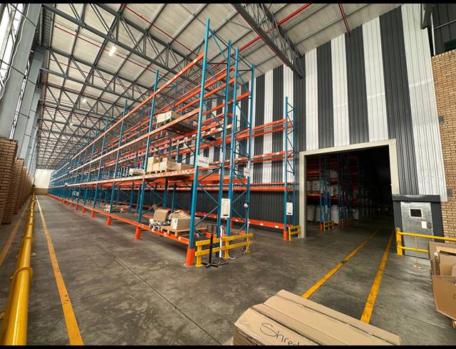 14,590M² WAREHOUSE TO LET IN NORTH RIDING